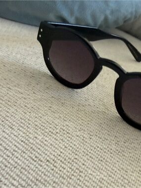 KREWE Black Round Women's Sunglasses